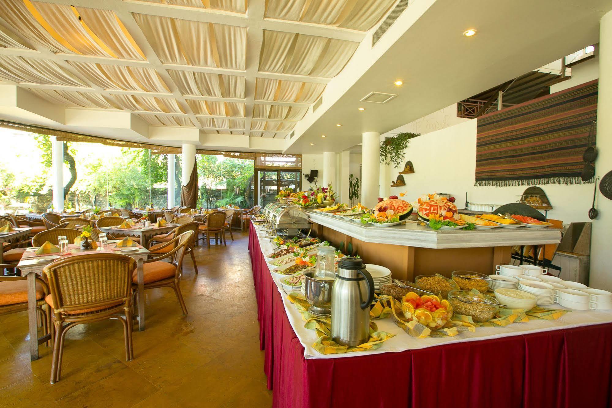 Shangri-La Village Resort, Pokhara Dış mekan fotoğraf