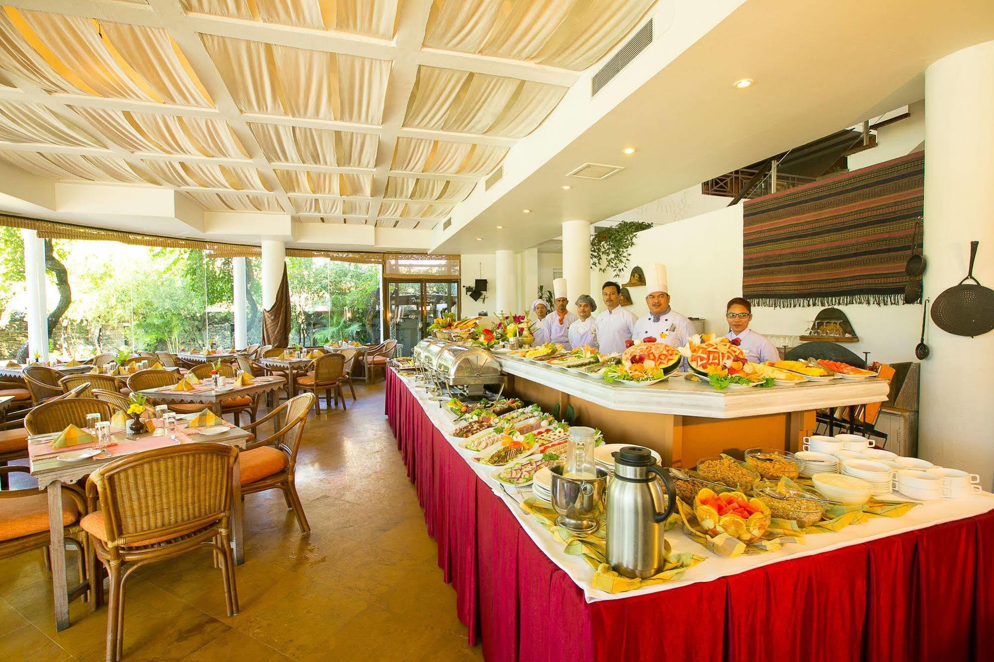 Shangri-La Village Resort, Pokhara Dış mekan fotoğraf